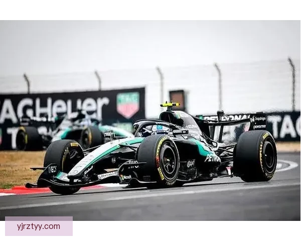 F1加泰排位梅奔包揽头排强势夺冠